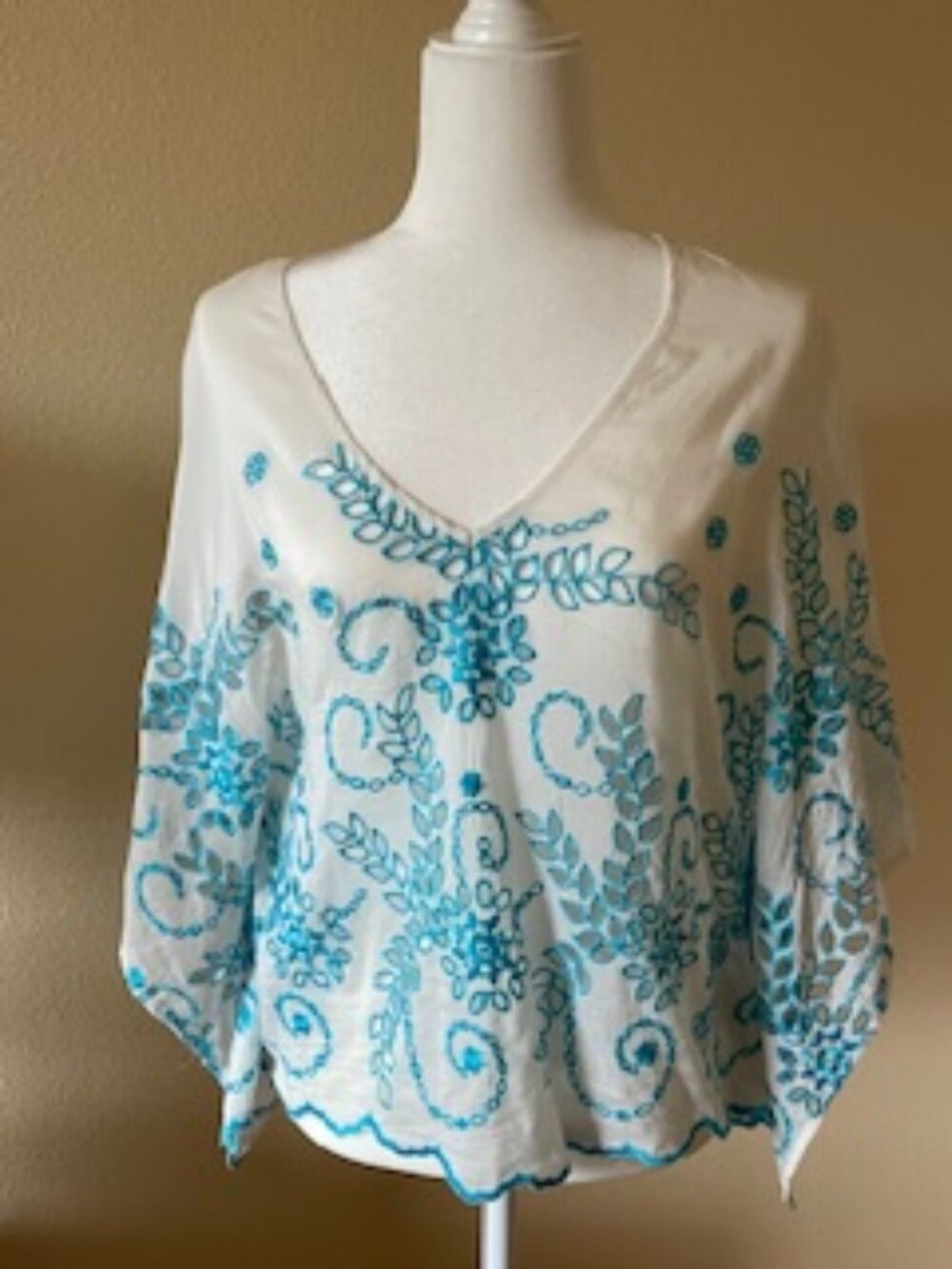 Fifteen-Twenty Women's Bohemian Blue and White Embroidered Cut-out Top, Size M